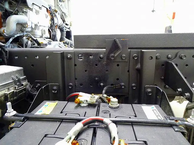 シャーシは 錆止め/マフラー塗装 仕上げに力を入れています。|いすゞ エルフ TKG-NKR85AN(2WD)の写真33