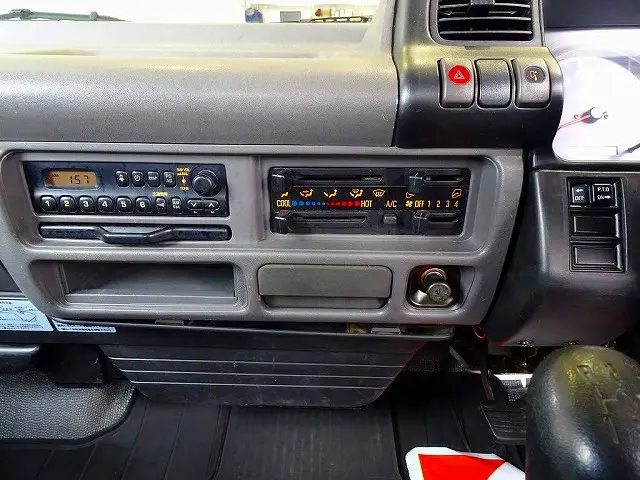 AC PS PW SRS 集中ドアロック 左電格ミラー AM/FMラジオ 排気ブレーキ 坂道発進補助装置 ハイルーフ|いすゞ エルフ KR-NKR81GN(2WD)の写真18