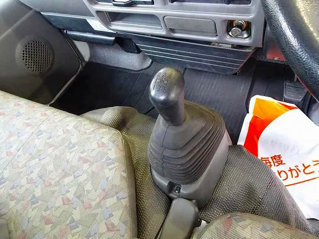 フロア5MT|いすゞ エルフ KR-NKR81GN(2WD)の写真21