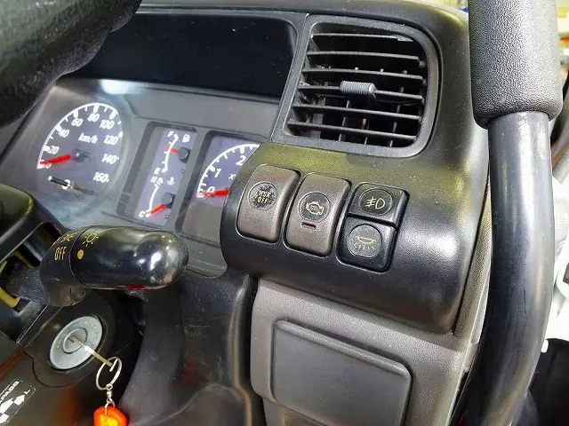 いすゞ エルフ KR-NKR81GN(2WD)の写真23