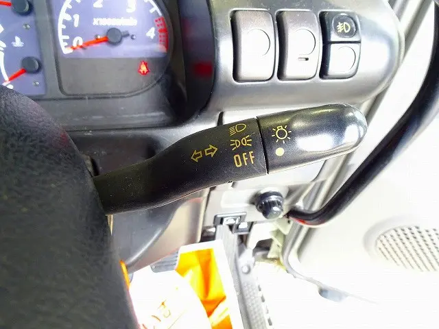 いすゞ エルフ KR-NKR81GN(2WD)の写真26