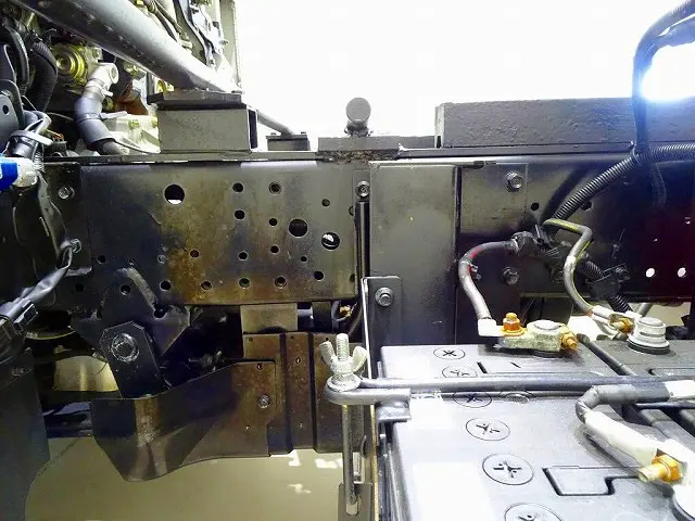 シャーシは 錆止め/マフラー塗装 仕上げに力を入れています。|いすゞ エルフ KR-NKR81GN(2WD)の写真43