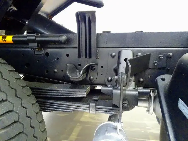 シャーシは 錆止め/マフラー塗装 仕上げに力を入れています。|いすゞ エルフ KR-NKR81GN(2WD)の写真50