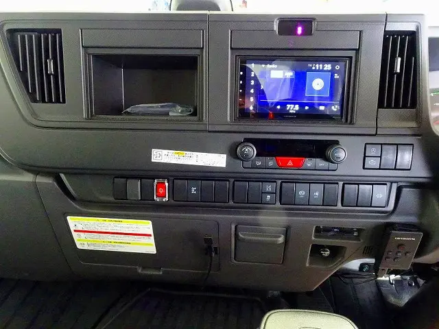 クルーズコントロール 坂道発進補助装置 車線逸脱警報装置 衝突被害軽減ブレーキ アイドリングストップ フォグランプ トラクションコントロール|いすゞ フォワード 2RG-FRR90S4(2WD)の写真10