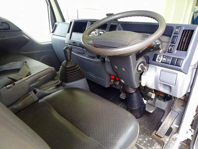 いすゞ エルフ TRG-NJS85A(4WD)の写真5