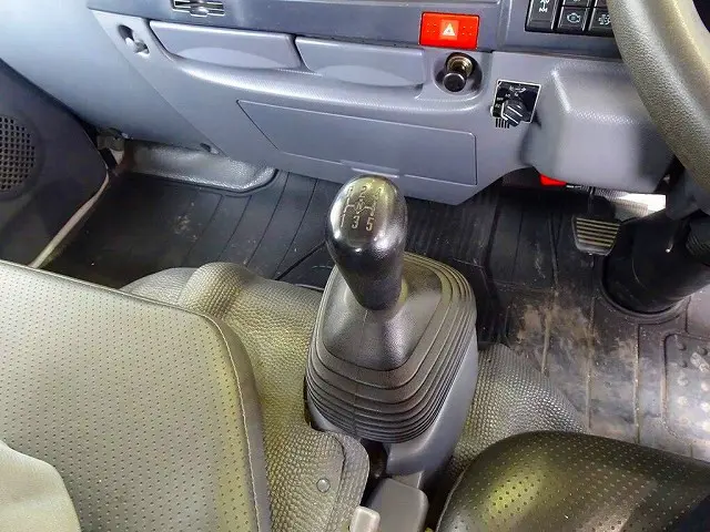 いすゞ エルフ TRG-NJS85A(4WD)の写真13