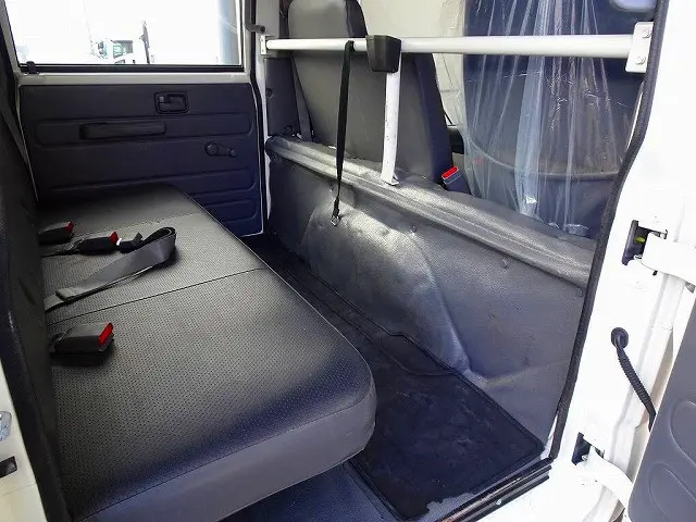 Wキャブ　6人乗り　PW(フロントのみ)　リアヒーター付|いすゞ エルフ TRG-NJS85A(4WD)の写真19