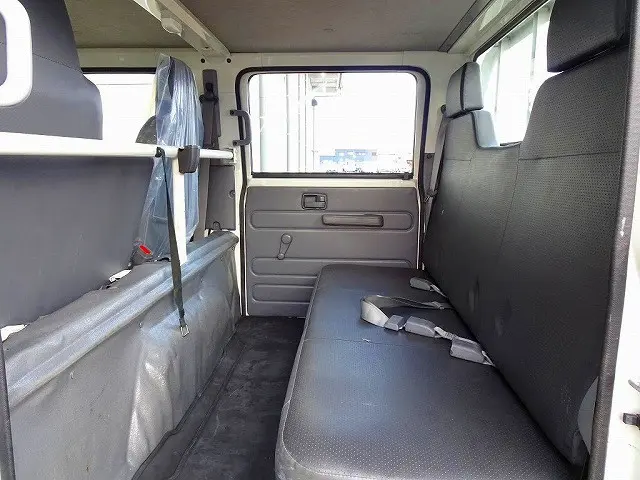 Wキャブ　6人乗り　PW(フロントのみ)　リアヒーター付|いすゞ エルフ TRG-NJS85A(4WD)の写真22