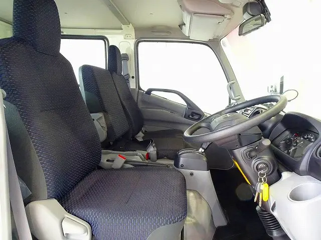 ターボ　排気ブレーキ　車線逸脱警報装置　衝突被害軽減ブレーキ　アイドリングストップ　フォグランプ　トラクションコントロール　リアヒーター/クーラー付|日野 デュトロ 2KG-XZU722M(2WD)の写真6