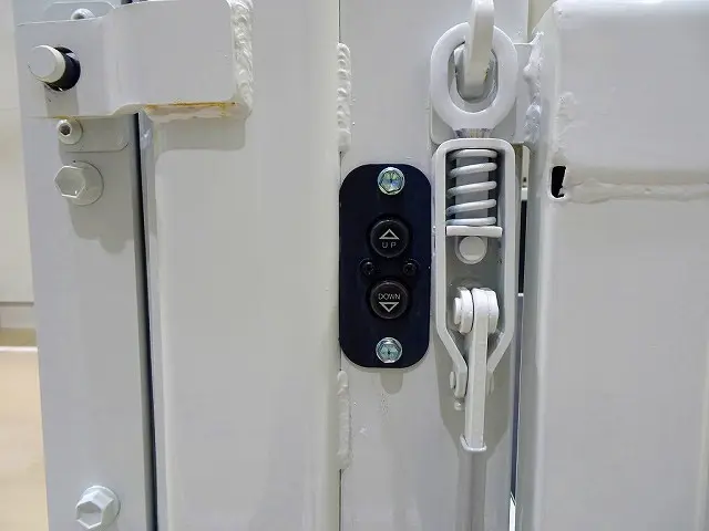 垂直パワーゲート 600kg 極東開発/V601C-4MKT2 長:87cm/有効長:74cm 幅:157cm 左右リア支柱PGスイッチ|三菱 キャンター 2RG-FBA20(2WD)の写真37
