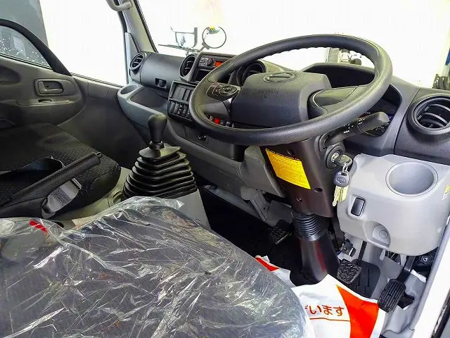 AC PS PW(フロント/リア) SRS ABS 集中ドアロック 左電格ミラー AM/FMラジオ ルームミラー式バックモニター ターボ 排気ブレーキ フロア5MT|日野 デュトロ 2DG-XZU685M(4WD)の写真5