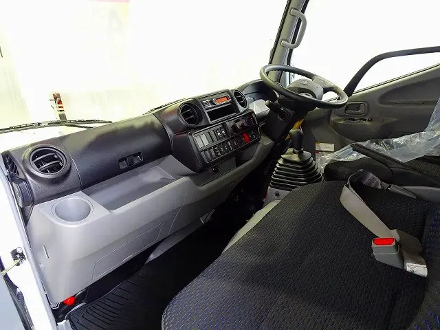 AC PS PW(フロント/リア) SRS ABS 集中ドアロック 左電格ミラー AM/FMラジオ ルームミラー式バックモニター ターボ 排気ブレーキ フロア5MT|日野 デュトロ 2DG-XZU685M(4WD)の写真7