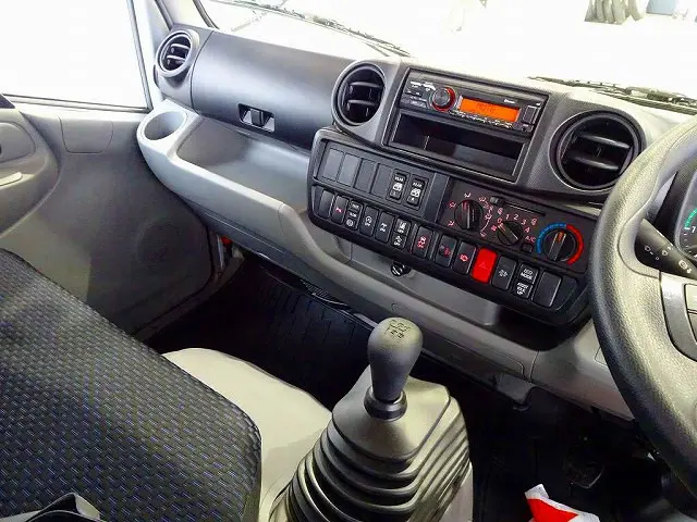 AC PS PW(フロント/リア) SRS ABS 集中ドアロック 左電格ミラー AM/FMラジオ ルームミラー式バックモニター ターボ 排気ブレーキ フロア5MT|日野 デュトロ 2DG-XZU685M(4WD)の写真9