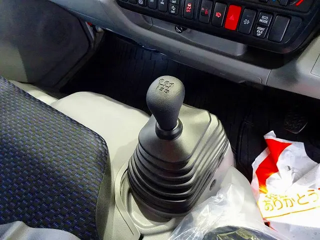 フロア5MT|日野 デュトロ 2DG-XZU685M(4WD)の写真14