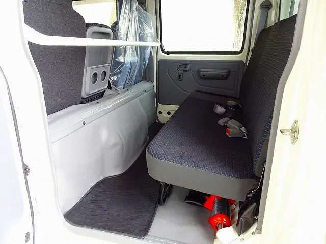 Wキャブ 6人乗り PW(フロント/リア)|日野 デュトロ 2DG-XZU685M(4WD)の写真22