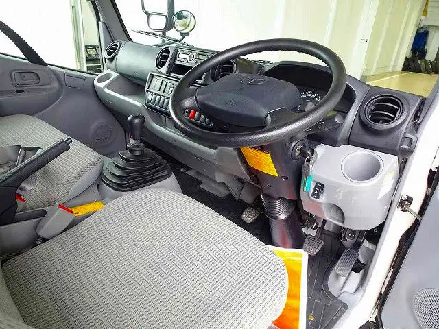 AC　PS　PW(フロント/リア)　SRS　ABS　集中ドアロック　AM/FMラジオ　ETC　ターボ　フォグランプ|トヨタ ダイナ QDF-KDY231(2WD)の写真5