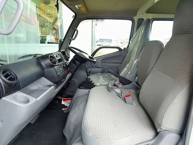 AC　PS　PW(フロント/リア)　SRS　ABS　集中ドアロック　AM/FMラジオ　ETC　ターボ　フォグランプ|トヨタ ダイナ QDF-KDY231(2WD)の写真8