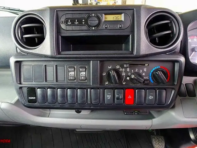 AC　PS　PW(フロント/リア)　SRS　ABS　集中ドアロック　AM/FMラジオ　ETC　ターボ　フォグランプ|トヨタ ダイナ QDF-KDY231(2WD)の写真10
