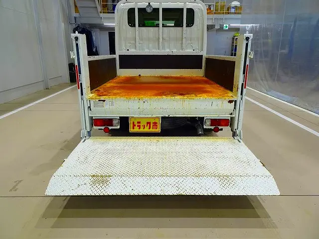 垂直パワーゲート　600kg　新明和/RE06-1133　長：90cm/有効長：77cm　幅：158cm　左リア支柱PGスイッチ|トヨタ ダイナ QDF-KDY231(2WD)の写真32