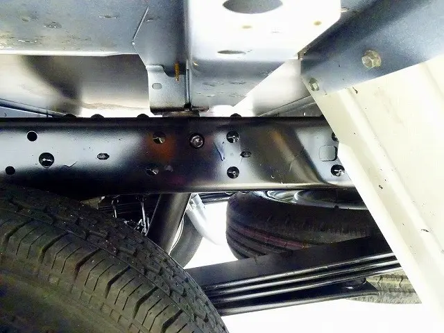 シャーシは 錆止め/マフラー塗装 仕上げに力を入れています。|トヨタ ダイナ QDF-KDY231(2WD)の写真41