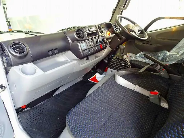 AC PS PW(フロント/リア) SRS ABS 集中ドアロック 左電格ミラー AM/FMラジオ ルームミラー式バックモニター ターボ 排気ブレーキ|日野 デュトロ 2DG-XZU685M(4WD)の写真7