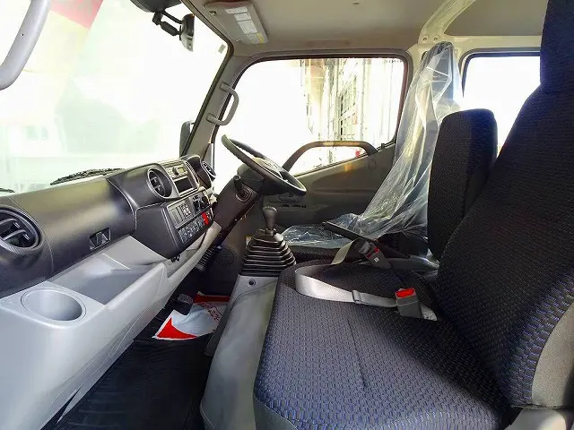 坂道発進補助装置 車線逸脱警報装置 衝突被害軽減ブレーキ アイドリングストップ フォグランプ トラクションコントロール ヘッドライトウォッシャー|日野 デュトロ 2DG-XZU685M(4WD)の写真8