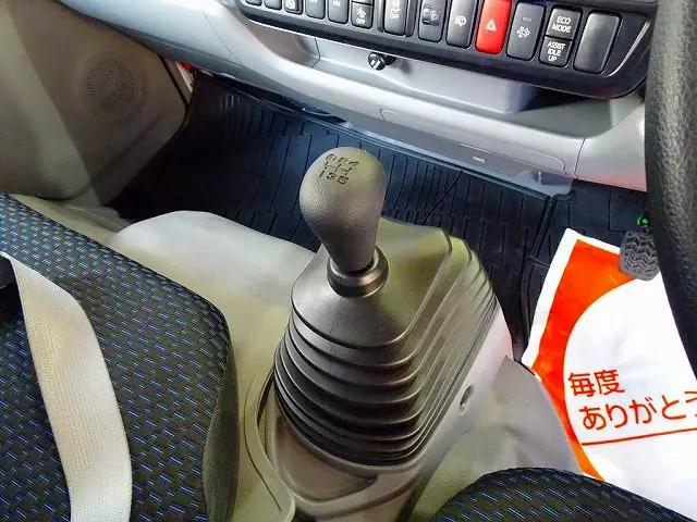 フロア5MT|日野 デュトロ 2DG-XZU685M(4WD)の写真14