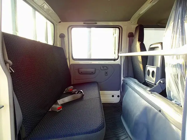 Wキャブ 6人乗り PW(フロント/リア)|日野 デュトロ 2DG-XZU685M(4WD)の写真21