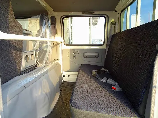 Wキャブ 6人乗り PW(フロント/リア)|日野 デュトロ 2DG-XZU685M(4WD)の写真23