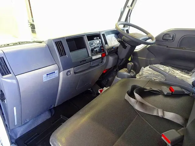 AC　PS　PW(フロントのみ)　SRS　ABS　キーレス　AM/FMラジオ　ETC　アイドリングストップ　フォグランプ|いすゞ エルフ TRG-NHS85A(4WD)の写真7