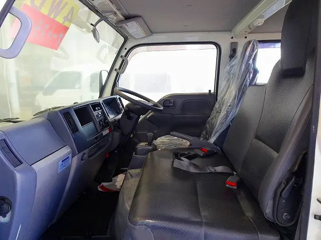 AC　PS　PW(フロントのみ)　SRS　ABS　キーレス　AM/FMラジオ　ETC　アイドリングストップ　フォグランプ|いすゞ エルフ TRG-NHS85A(4WD)の写真8