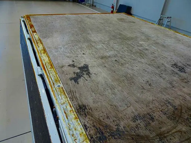 荷台内寸：209×162×38　三方開　鳥居作業灯1個　リアアオリチェーン2個|いすゞ エルフ TRG-NHS85A(4WD)の写真28