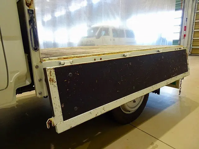 荷台内寸：209×162×38　三方開　鳥居作業灯1個　リアアオリチェーン2個|いすゞ エルフ TRG-NHS85A(4WD)の写真29