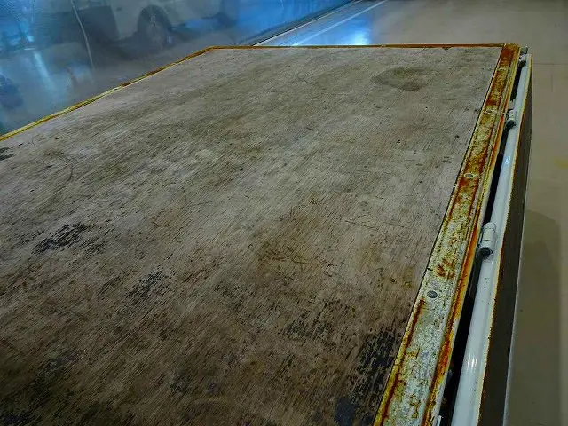 荷台内寸：209×162×38　三方開　鳥居作業灯1個　リアアオリチェーン2個|いすゞ エルフ TRG-NHS85A(4WD)の写真30