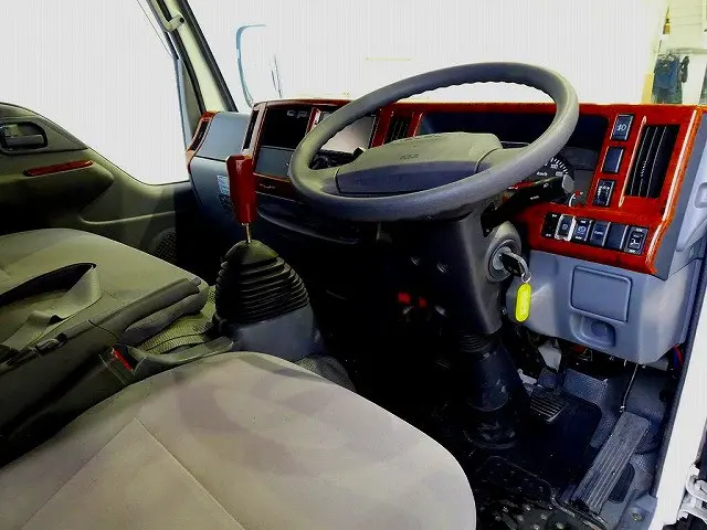 いすゞ エルフ TPG-NJR85A(2WD)の写真5