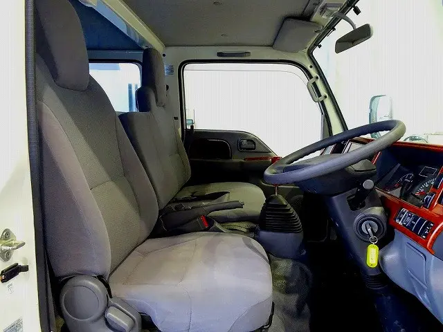 いすゞ エルフ TPG-NJR85A(2WD)の写真6