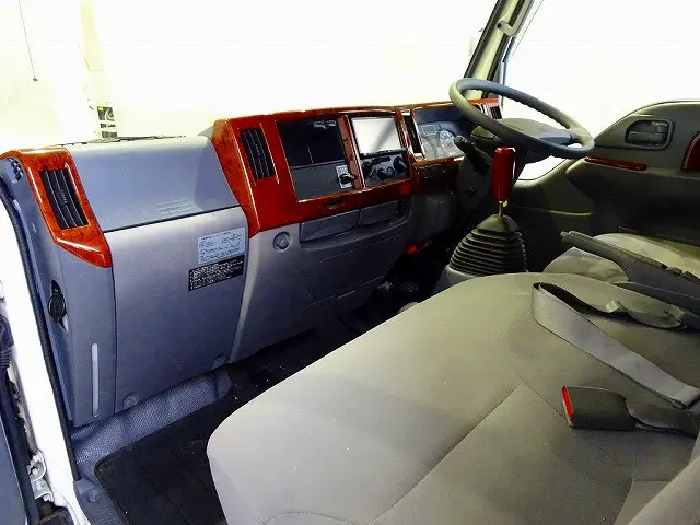 いすゞ エルフ TPG-NJR85A(2WD)の写真7