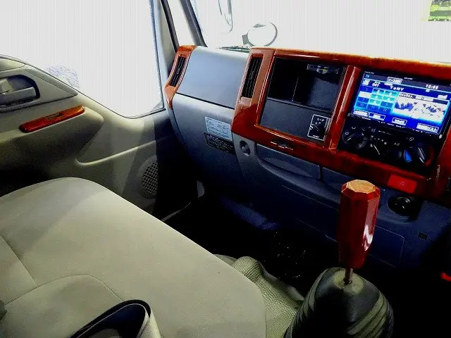 いすゞ エルフ TPG-NJR85A(2WD)の写真9