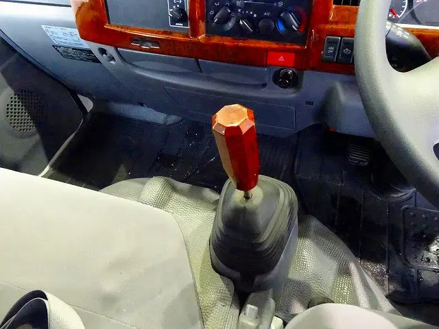 いすゞ エルフ TPG-NJR85A(2WD)の写真15