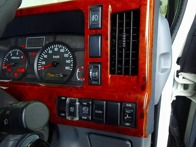 いすゞ エルフ TPG-NJR85A(2WD)の写真16