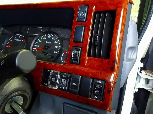 いすゞ エルフ TPG-NJR85A(2WD)の写真17