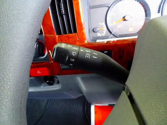 いすゞ エルフ TPG-NJR85A(2WD)の写真17