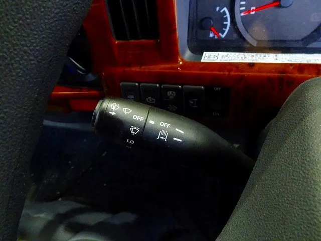 いすゞ エルフ TPG-NJR85A(2WD)の写真18