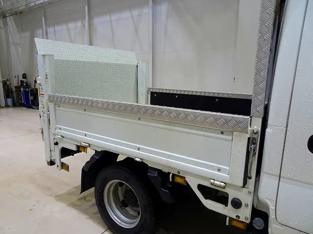 いすゞ エルフ TPG-NJR85A(2WD)の写真25