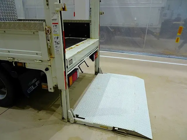 いすゞ エルフ TPG-NJR85A(2WD)の写真33