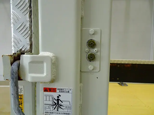 垂直パワーゲート　800kg　新明和/RE08-1133　長：100cm/有効長：80cm　幅：158cm　左右リア支柱PGスイッチ|いすゞ エルフ TPG-NJR85A(2WD)の写真35