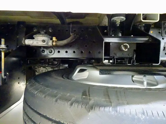 シャーシは 錆止め/マフラー塗装 仕上げに力を入れています。|いすゞ エルフ TPG-NJR85A(2WD)の写真40