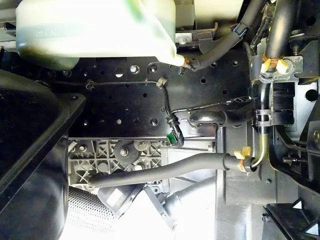 シャーシは 錆止め/マフラー塗装 仕上げに力を入れています。|いすゞ エルフ TPG-NJR85A(2WD)の写真45