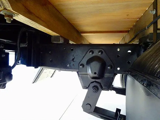 シャーシは 錆止め/マフラー塗装 仕上げに力を入れています。|いすゞ エルフ TPG-NJR85A(2WD)の写真48