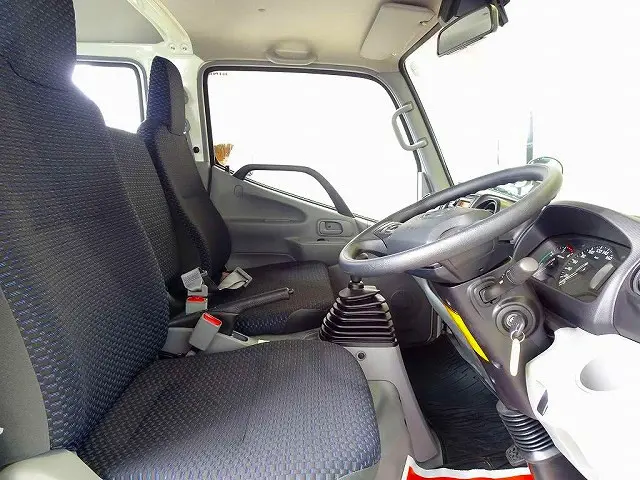 坂道発進補助装置　車線逸脱警報装置　衝突被害軽減ブレーキ　アイドリングストップ　フォグランプ　トラクションコントロール　ヘッドライトウォッシャー|日野 デュトロ 2DG-XZU685M(4WD)の写真6